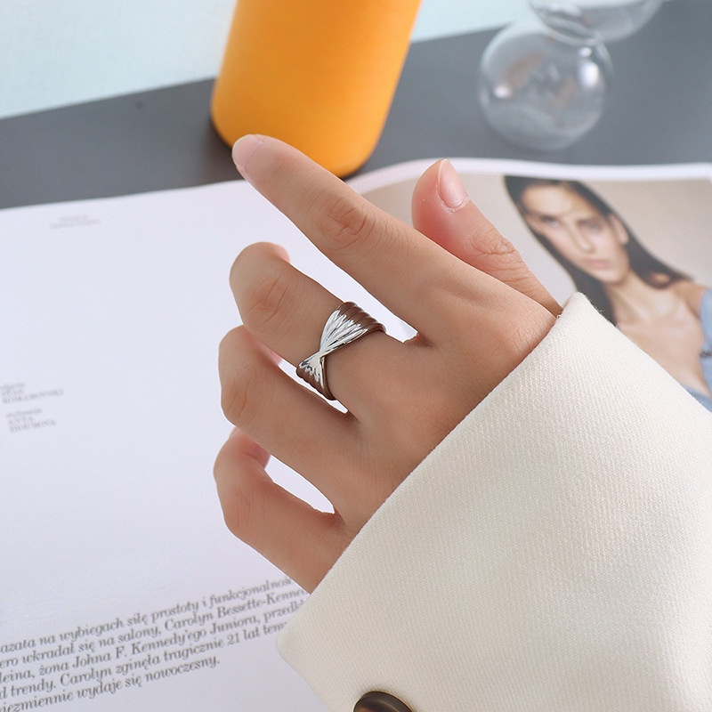 商品1-Chunky Wavier Texture Knot Ring