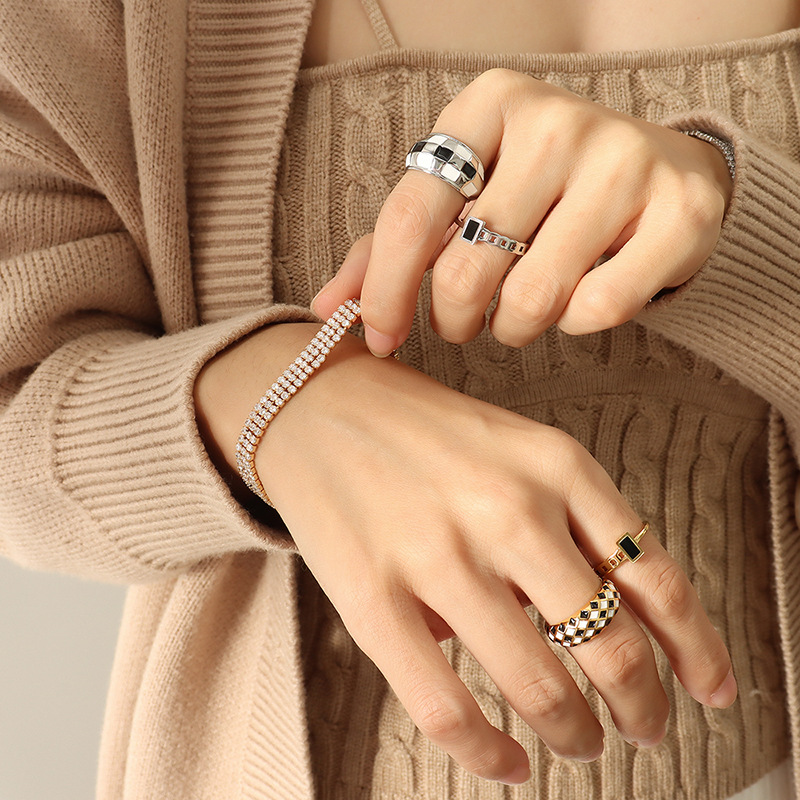 【售价小于限时，小于原价】Triple Layers Diamonds Inlaid Luxury Bracelet