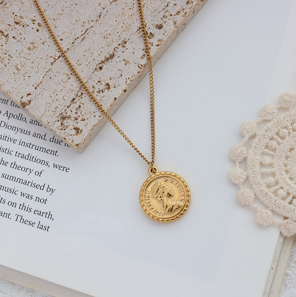 Marka French Double Layer Blade & Queen Plate Necklace Set