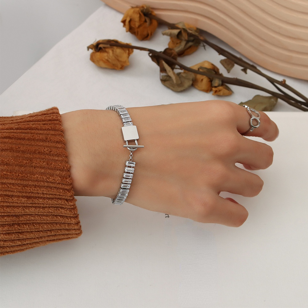 【售价都小于限时促销】Diamonds Splicing OT Lock Luxury Bracelet