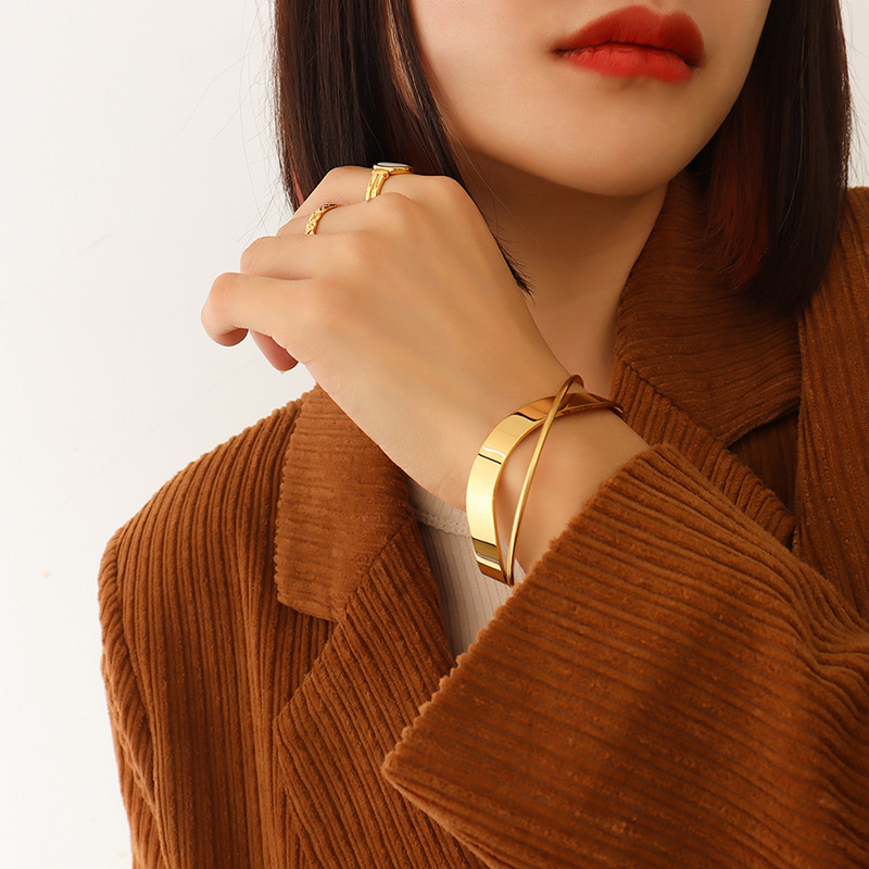 商品19-Modern Fashion Crossing Cuff Bracelet