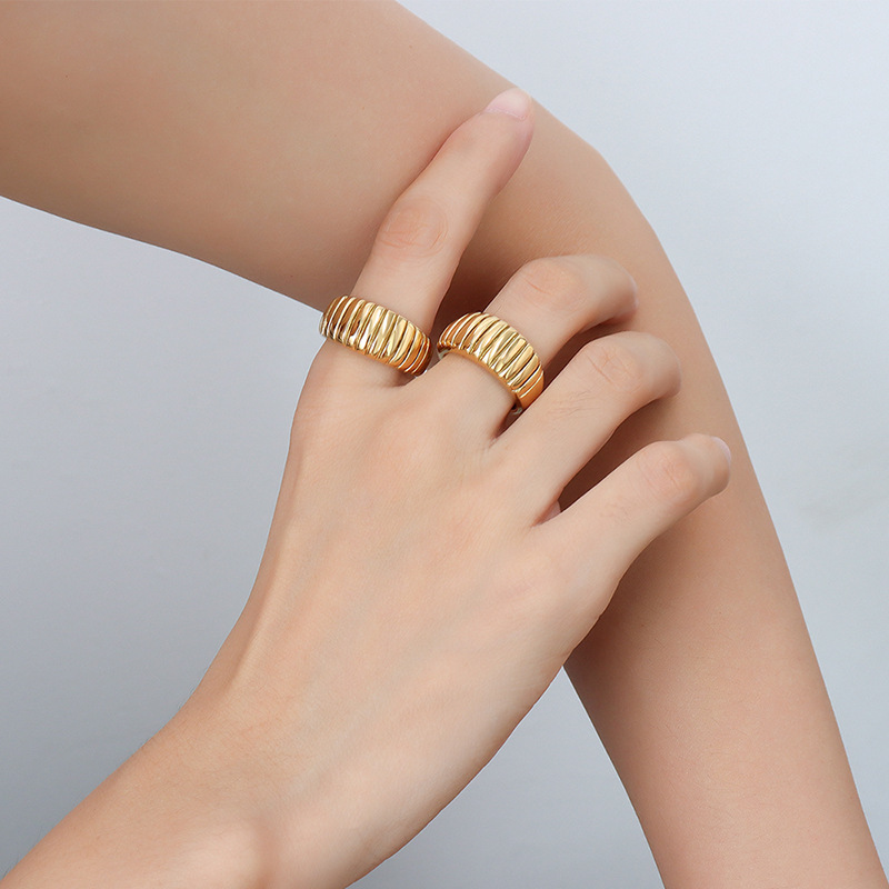 【6个款式，限时促销价一样比售价高】Croissant Texture Ring