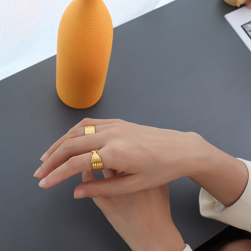 商品1-Chunky Wavier Texture Knot Ring