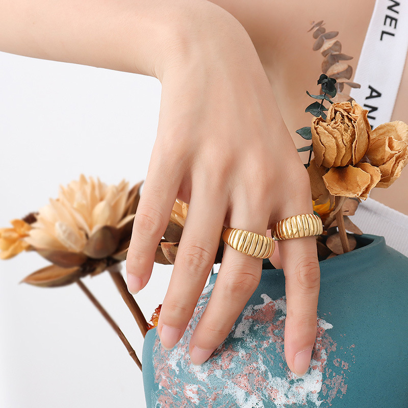 【6个款式，限时促销价一样比售价高】Croissant Texture Ring