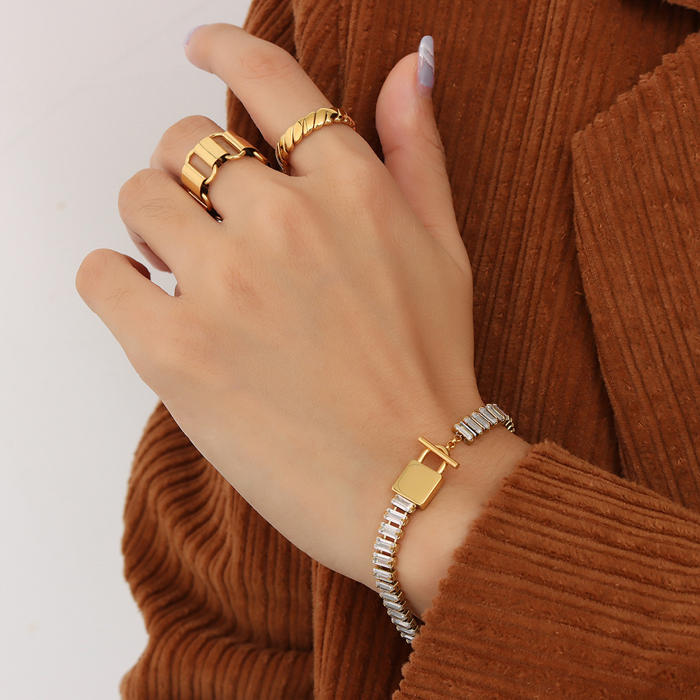 【售价都小于限时促销】Diamonds Splicing OT Lock Luxury Bracelet